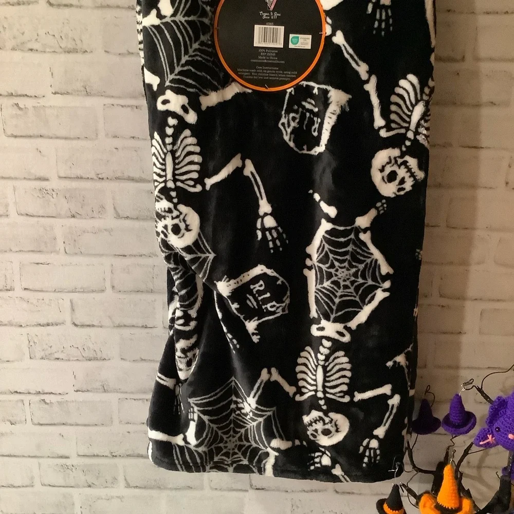 Spooky Girls Club Halloween 60” x 70” Skeleton Throw